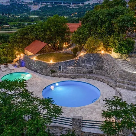 Сasa de vacaciones Pet Friendly In With Wi-fi Vrgorac